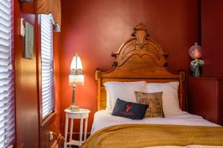 The Gaslamp Bed and Breakfast - 8