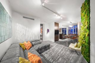 Luxurious Skyview Penthouse - 5