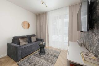 Unique Studio for 4 Guests with Underground Parking by Noclegi Renters - 3