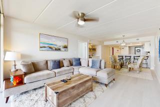 Beachfront 2BR with Stunning Views, Pools and Sauna - 7