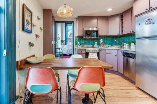 Shop, Dine, Unwind! Couples Retreat in Dtwn Golden - Golden - 1