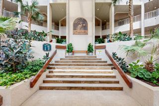 Cozy Home With Oceanfront Views, Shared Pool, Free WiFi, Central AC - 4