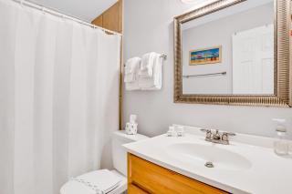 Charming Condo w/ Pool – Close to the Beach, Near Lighthouse & Downtown - 8