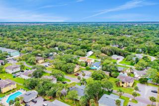 Charming Condo w/ Pool – Close to the Beach, Near Lighthouse & Downtown - 7