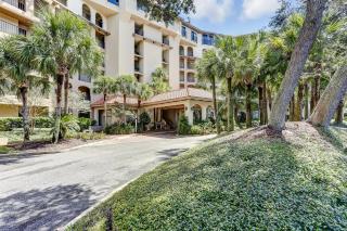 Dog-friendly condo steps to beach with pool, AC & elevator - 9