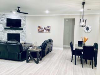 Luxe Lakehouse-Kemah For 8 - 4