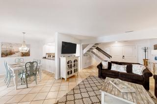 2-story condo with on-site pool, private patio, & W/D - near beach/golf - 9