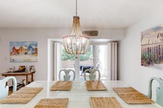 2-story condo with on-site pool, private patio, & W/D - near beach/golf - 7