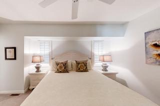 Condo 2-story with on-site pool, private patio, & W/D - near beach/golf - 3