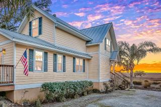 Inviting waterfront cottage w separate garage apartment and stunning marsh view - 0
