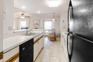 Bright & sunny oceanfront getaway with central AC & pool - 7