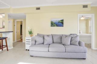 Oceanfront condo with pool, amazing view, balcony & beach access - 6