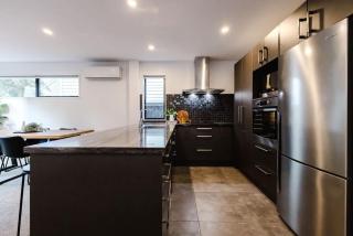 Modern Home, Free Parking, Walk Everywhere - 3