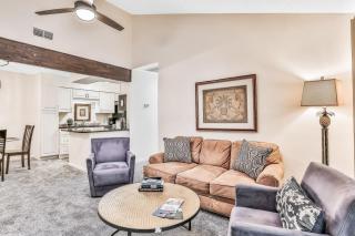 Quiet coastal escape within walking distance to beach with shared pool - 8