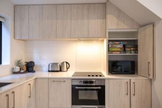 Steps to One New Zealand Stadium & CBD - 2