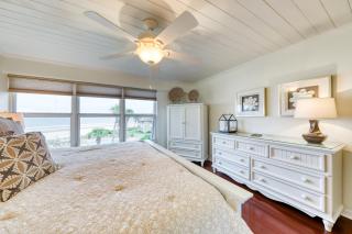 Ocean view condo w/ direct beach access & shared swimming pool/tennis - 6