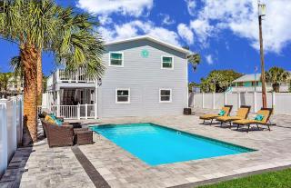Home 1 Block from 2 Beaches w/Private Pool, High-Speed WiFi & Central AC - Vilano Beach - 0