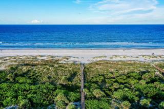 Dreamy oasis on the beach with balcony, pools, gym & ocean view - dog-friendly - 2