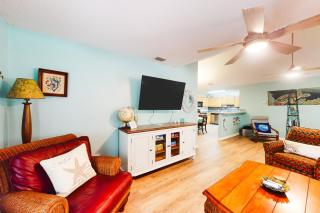 Serene home with enclosed yard, grill, games, & central AC - dog-friendly - 7