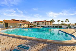 Newly remodeled ground-floor condo w/on-site pools, 5 hot tubs, tennis, AC - 8