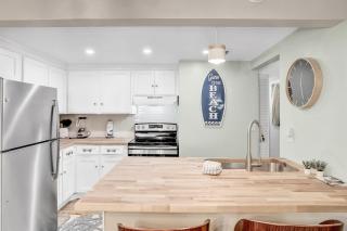 Lovely condo with pools, tennis, central AC, & washer/dryer - snowbird-friendly - 4