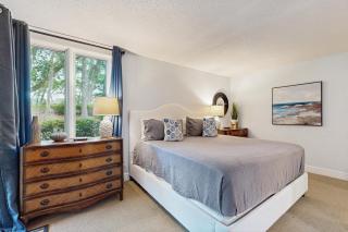 Ground floor condo with private patio, full kitchen, beach access and pool - 4