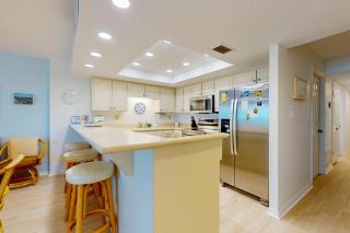 Oceanfront condo with pool, ocean views, and washer/dryer - 3