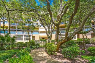 Renovated, dog-friendly condo near beach with balcony, pool & tennis - 0