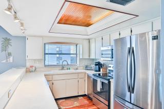 Fantastic home with views of sunrises, sunsets, & dolphins + WiFi & shared pool - 1