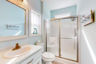 Charming home steps from the beach with enclosed yard and grill - dog-friendly - 5