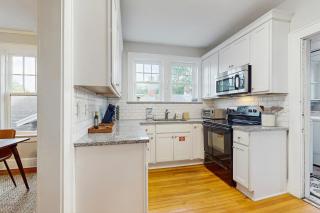 Spacious duplex with private balcony, washer & dryer, and WiFI - 1