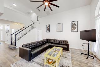 Waterfront 2-story home with water views, patio, streaming, washer/dryer, & AC - 7