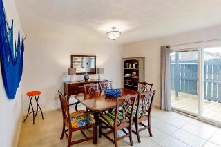 Two-story condo with pool, tennis & patio - 2 short blocks to the beach - 5