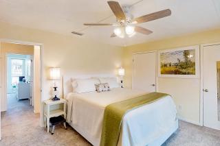 Two-story condo with pool, tennis & patio - 2 short blocks to the beach - 3