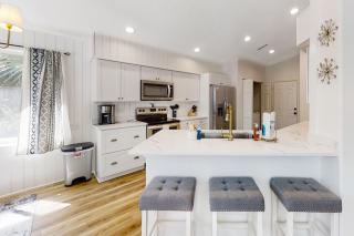 The Barefoot Bungalow | House in Palm Coast with an enclosed pool & grill - 1