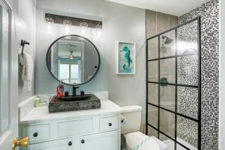 Beachfront getaway with ocean views, washer/dryer & AC - snowbirds welcome - 8