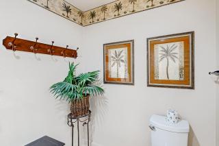 Coastal condo with pool, lanai, washer/dryer, & elevator - 9