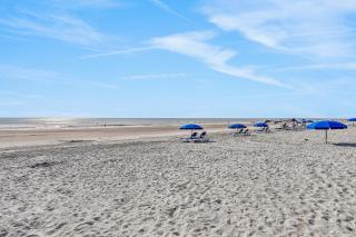 Cozy Spacious Home with Private Backyard and Patio, near shopping - 9