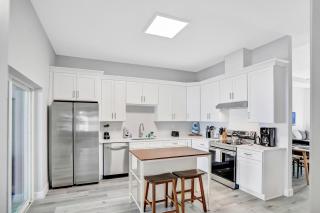 All-new duplex with screened pool, furnished lanai, grill, AC, & washer/dryer - 3