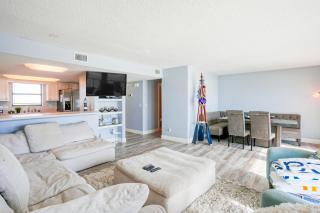 Beachfront getaway with ocean views, washer/dryer & AC - snowbirds welcome - 6