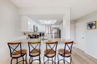 Sun-kissed beach condo with amazing pool, tennis & patio - Steps to the beach! - 3