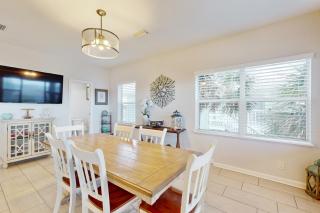 Ocean view 'Atlantic dream' w/pool & spa, wraparound balcony, steps to beach - 3