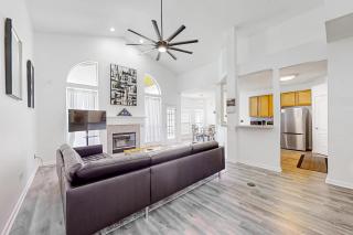 Waterfront 2-story home with water views, patio, streaming, washer/dryer, & AC - 4
