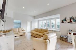 Ocean view 'Atlantic dream' w/pool & spa, wraparound balcony, steps to beach - 6