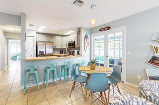 Centrally located dog-friendly home with beach gear & patio - snowbird-friendly - 2