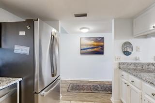 Oceanfront condo with private balcony, shared pool and beach access - 3