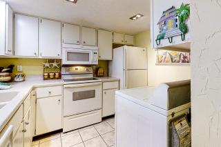 Oceanfront condo with pool & tennis - balcony, AC, WiFi & washer/dryer - 3