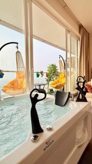 Sundowner Hive118 Jacuzzi Mirror Room Garden Patio - 0