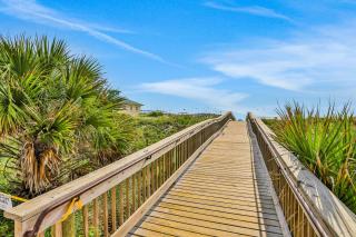 Newly-built 2-story home near the ocean with patio, washer/dryer, streaming - 6