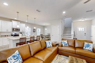 Newly-built 2-story home near the ocean with patio, washer/dryer, streaming - 8